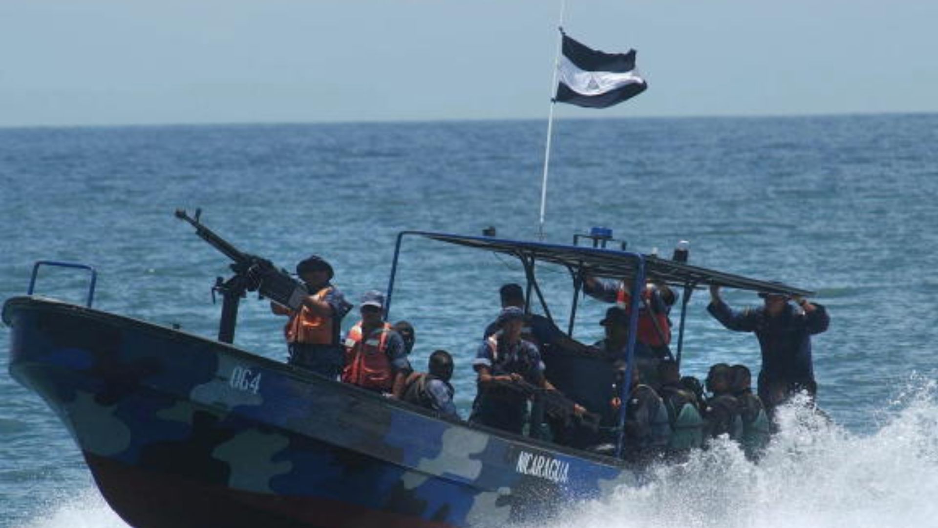 Guardacostas nicaragüenses retienen embarcación pesquera hondureña en aguas del Caribe