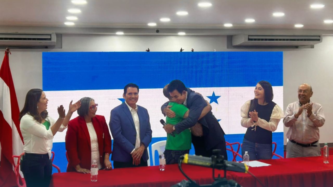 'Es una lucha por Honduras': Godofredo Fajardo se une a Salvador Nasralla