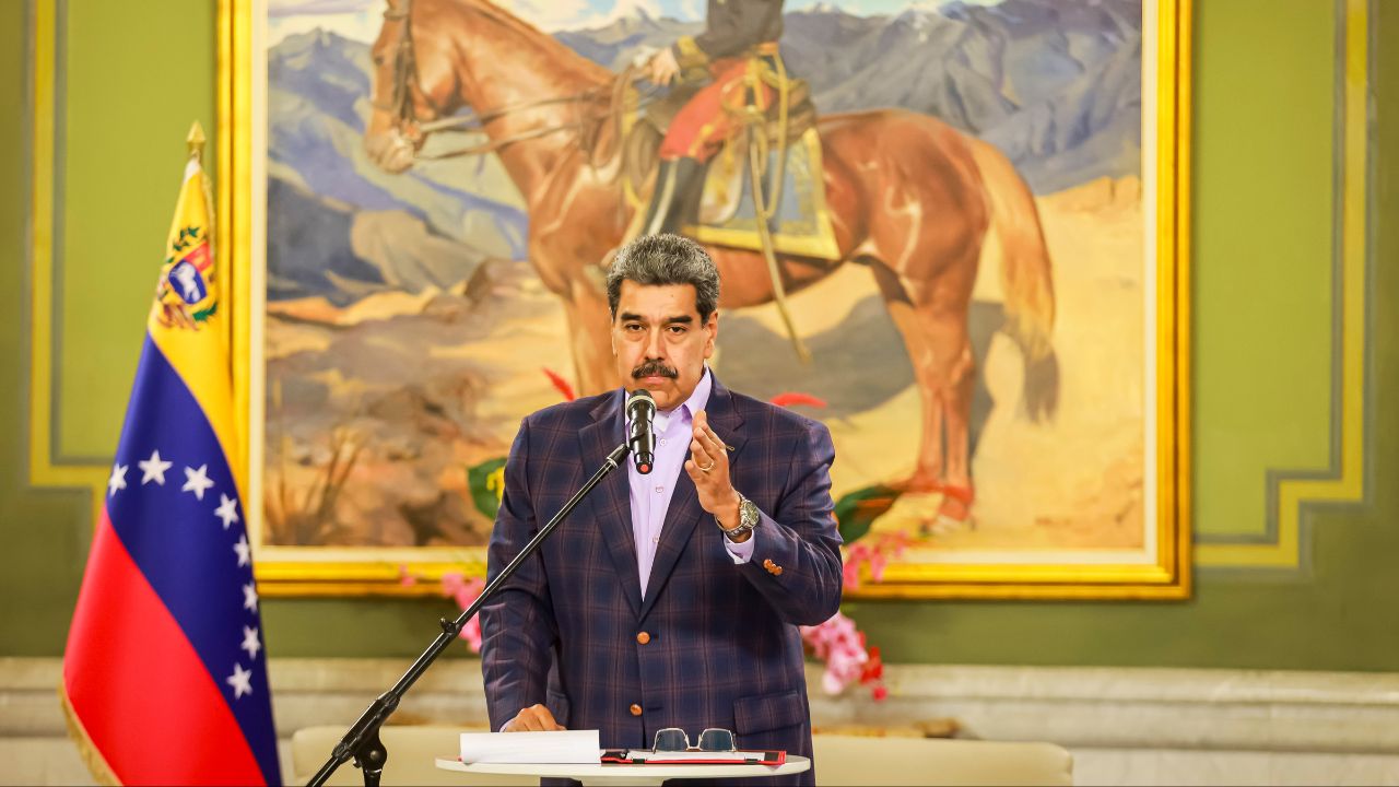 Maduro ordena crear comandos de defensa en caso de una 'lucha armada'