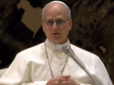 El papa León XIV llama a los líderes mundiales a atender a las personas marginadas