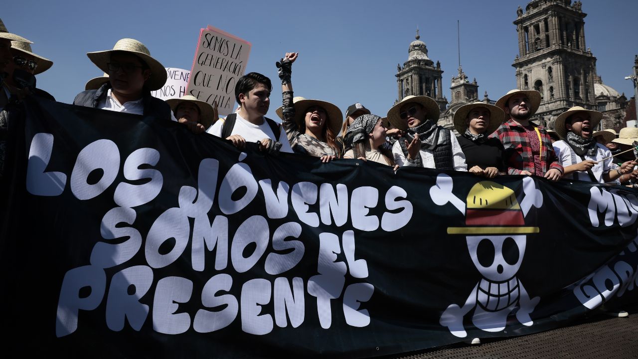 Protesta de la 'Generación Z' en Ciudad de México termina con disturbios en el Zócalo