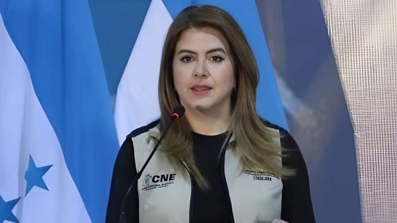 ¿Por qué motivo FF. AA. preparan querella contra Cossette López-Osorio?