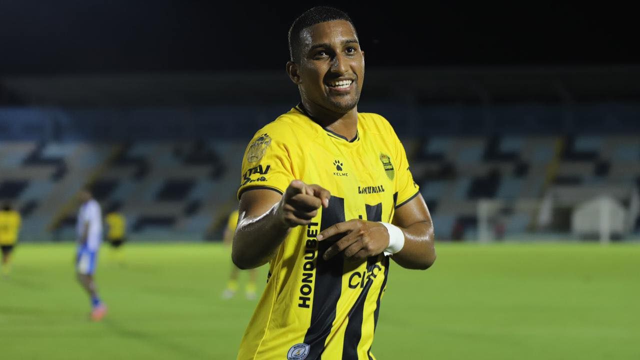 Victoria 'no metió las tenazas' y Real España se lleva los tres puntos de La Ceiba