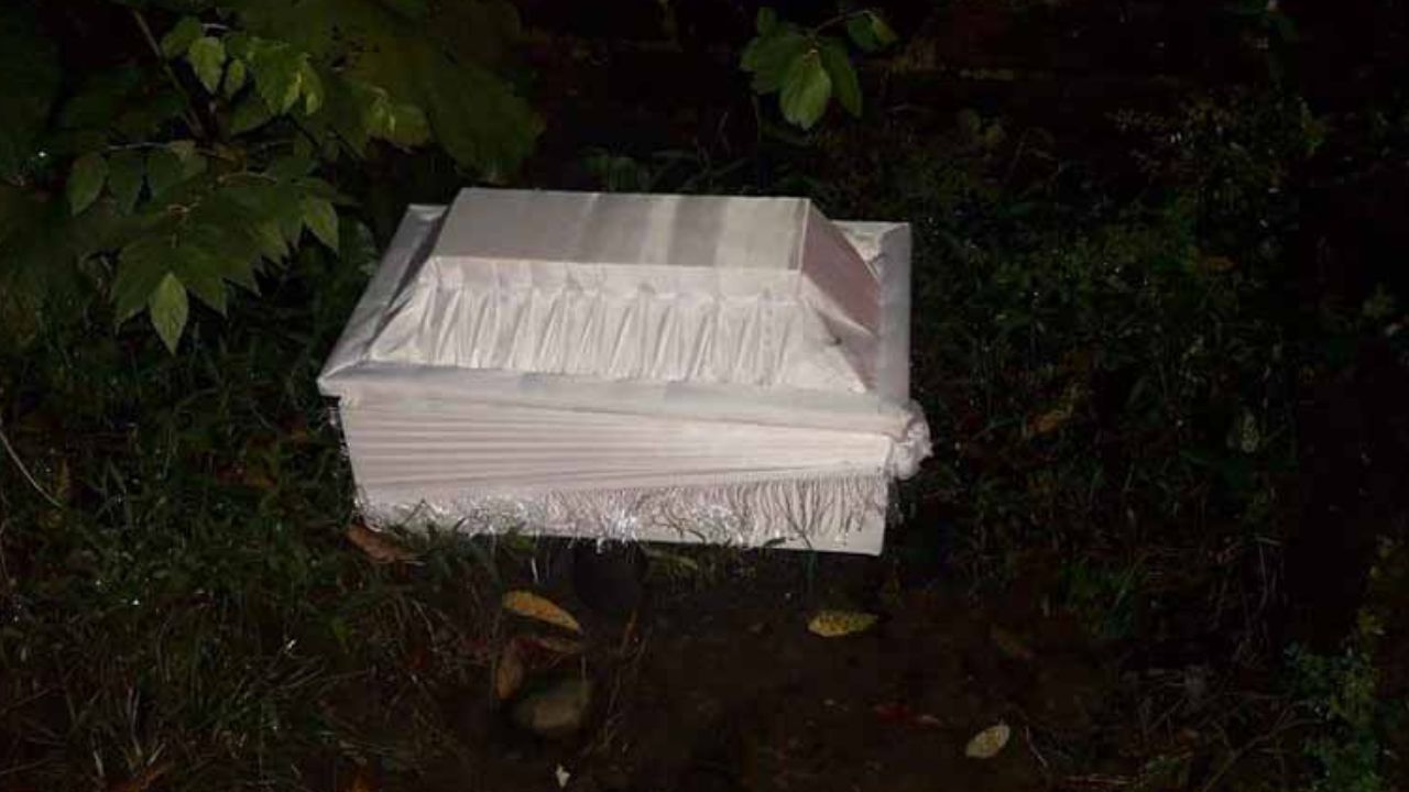 Madre entrega a la abuela su bebé sin vida en la Montaña de la Flor