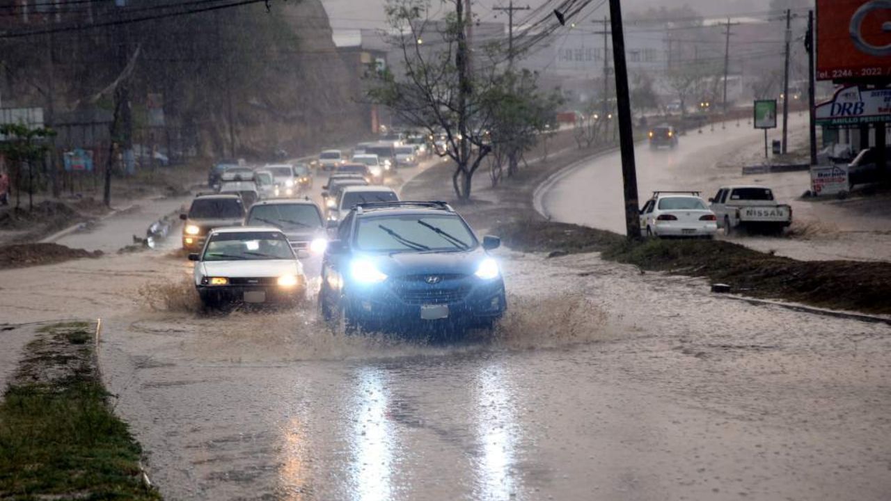 Lluvias por masa de aire frío activan alerta en seis departamentos de Honduras