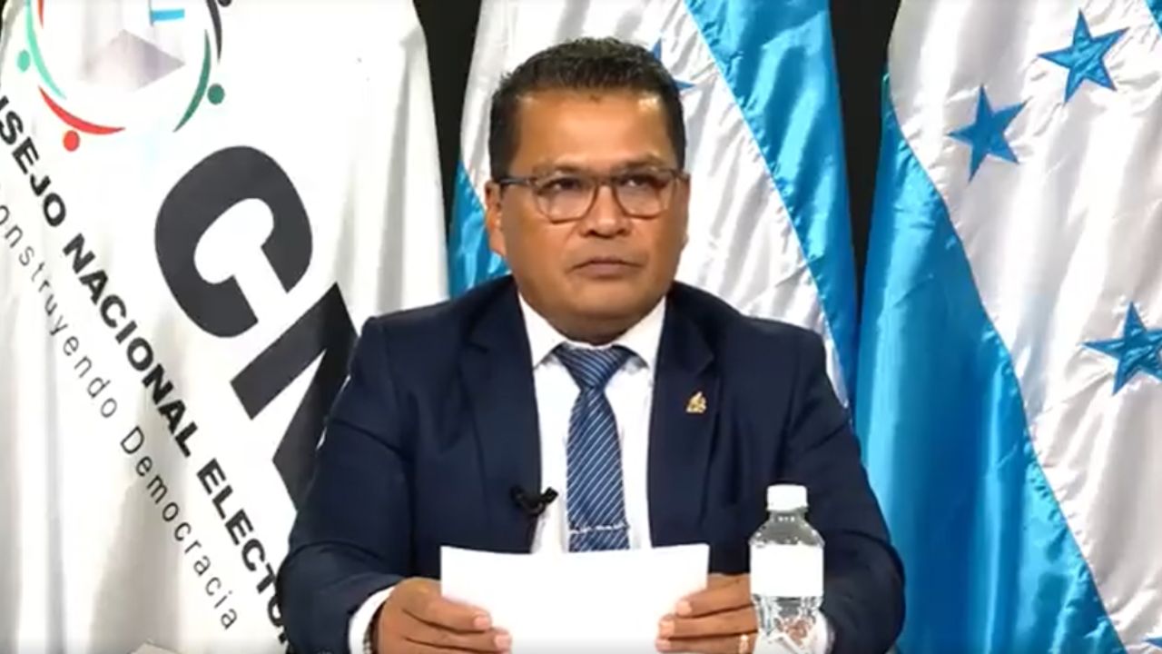 ¿Qué pasó con Cardona antes de integrar sesión de declaratoria? Su antecedente en el CNE