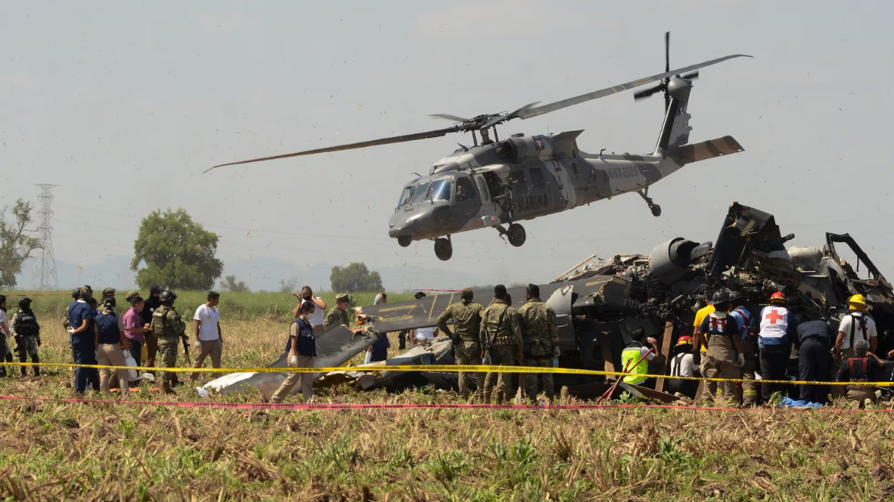 Mueren dos personas tras caída de avión de la Marina mexicana en Texas