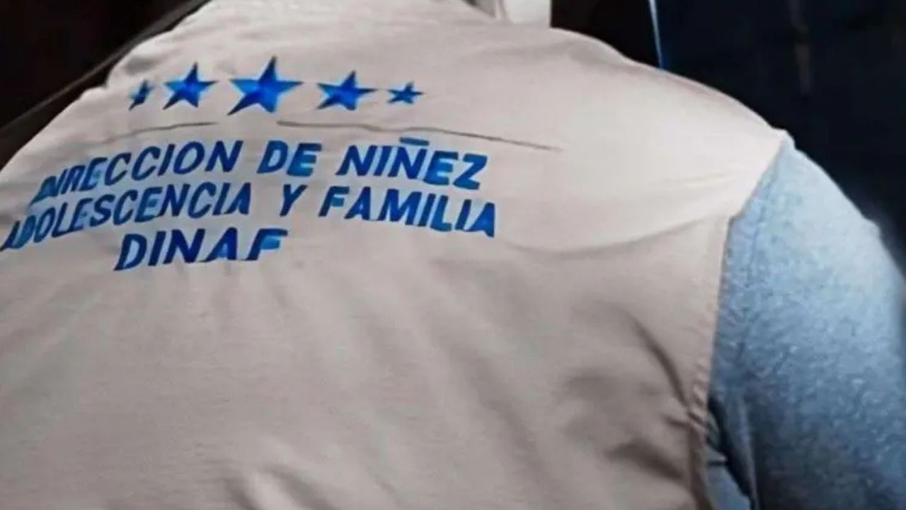 Audios y adopciones irregulares marcan investigación contra exdirectora de Dinaf