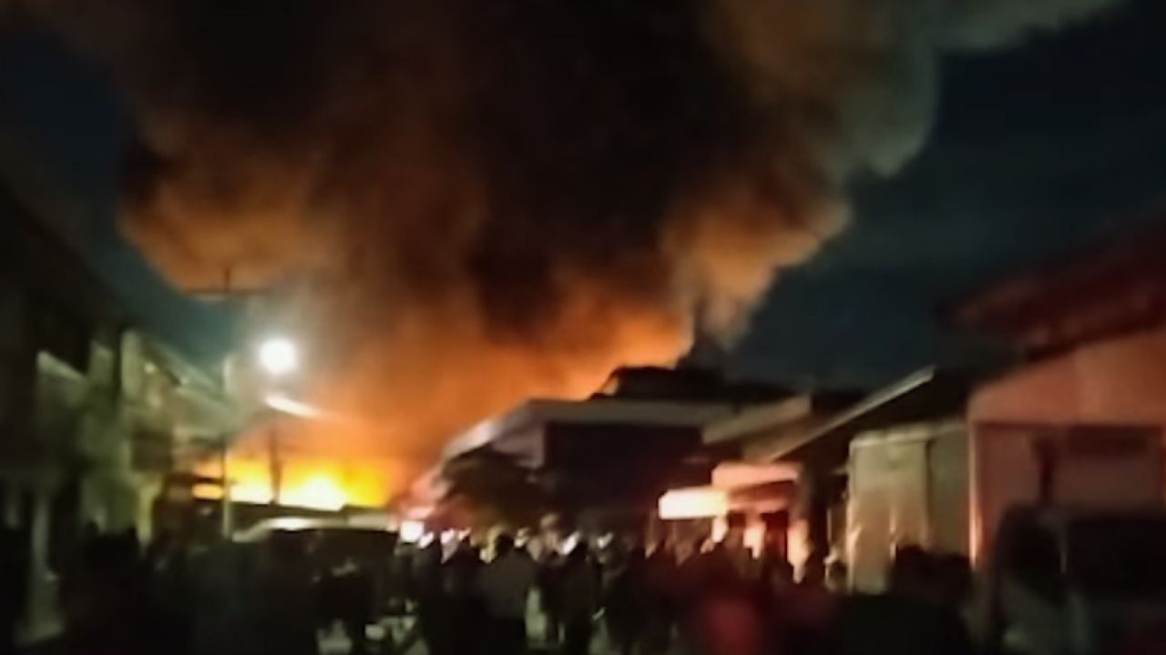 Incendio consume varios negocios en mercado Medina Concepción de SPS