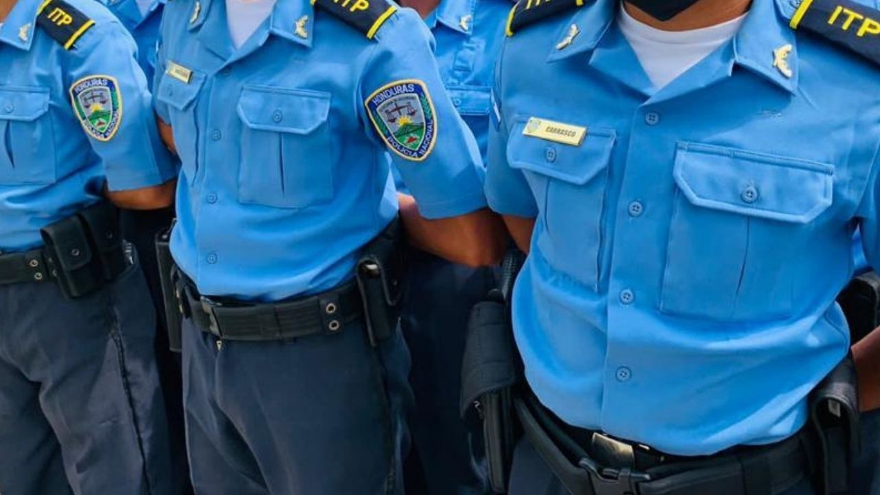 'En vehículo oficial': revelan cómo un policía abusó de una compañera