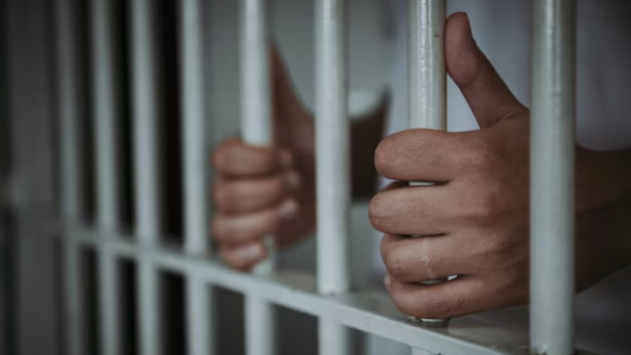 Imagen de En plena celda: Así habrían abusado policías de una joven detenida en Yoro