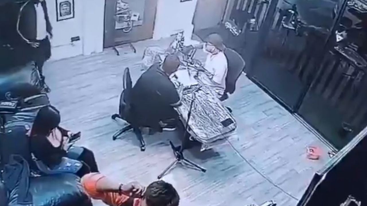 Cámara capta asesinato de tatuador mientras trabajaba