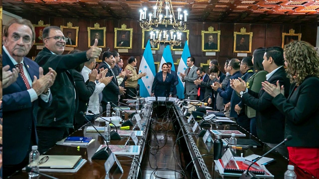 'Ganaron los contrarios': ministro se despide tras derrota de Libre