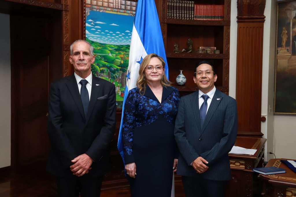 Funcionarios del gabinete de Gobierno de Honduras 2026 de pie