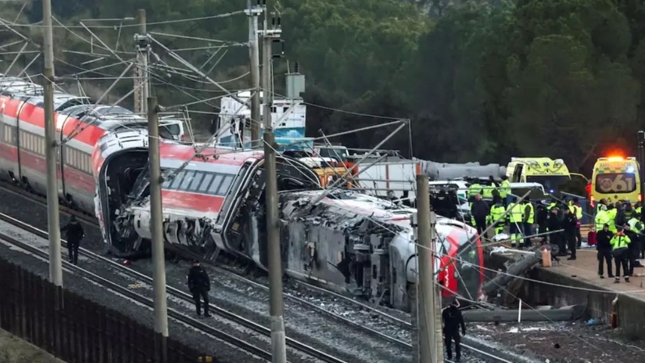'Un raro accidente': A 39 se eleva la cifra de fallecidos en percance de trenes en España