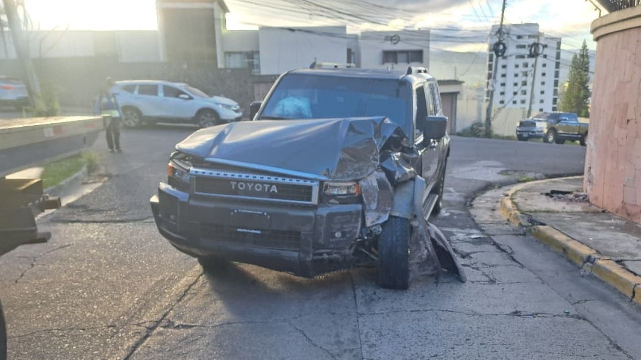 Esto se sabe de vehículo de lujo abandonado en Tegucigalpa