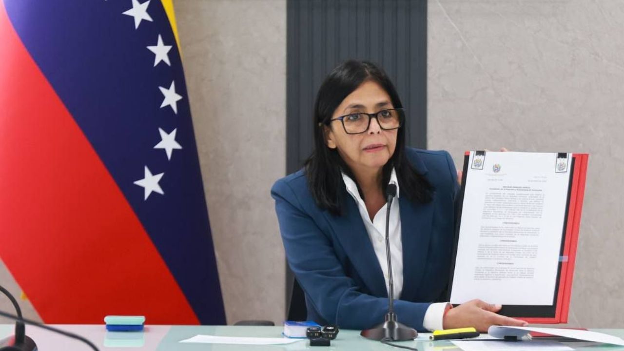 Ordenan que Delcy Rodríguez asuma como presidenta tras captura de Maduro