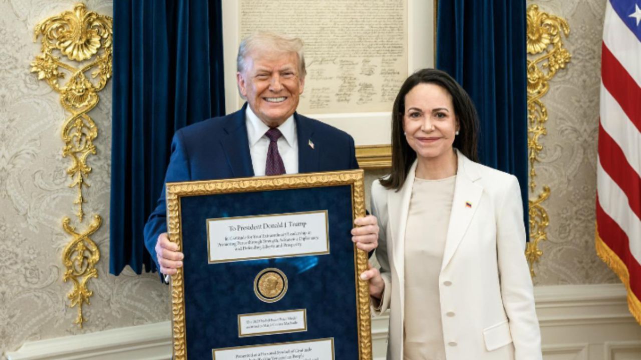 Machado entregó a Trump la medalla del Nobel enmarcada como mensaje de 'gratitud'