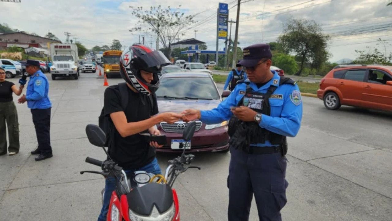 Hay sanción: desde hoy motociclistas en Honduras deben cumplir esta norma