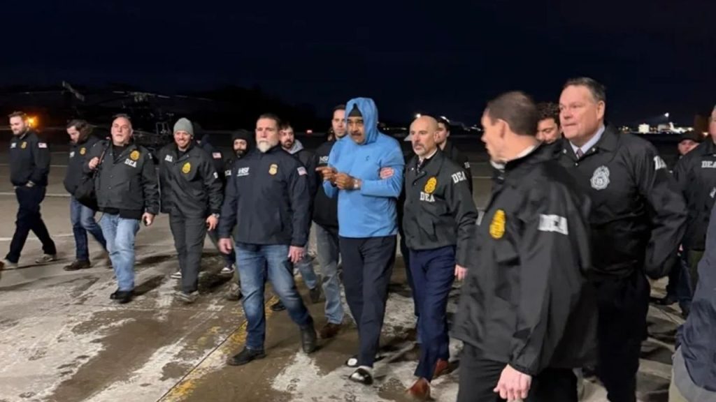 Nicolás Maduro durante su traslado en Estados Unidos.