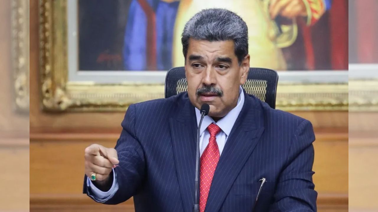 ¿Es real? Difunden imagen de Nicolás Maduro sin bigote ni cabello, y con traje naranja