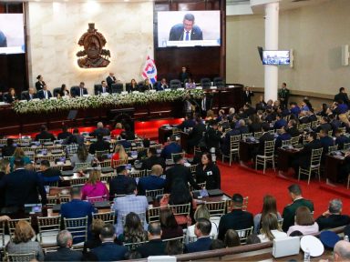 ¿Qué proyectos se presentaron en la primera sesión del nuevo Congreso Nacional?