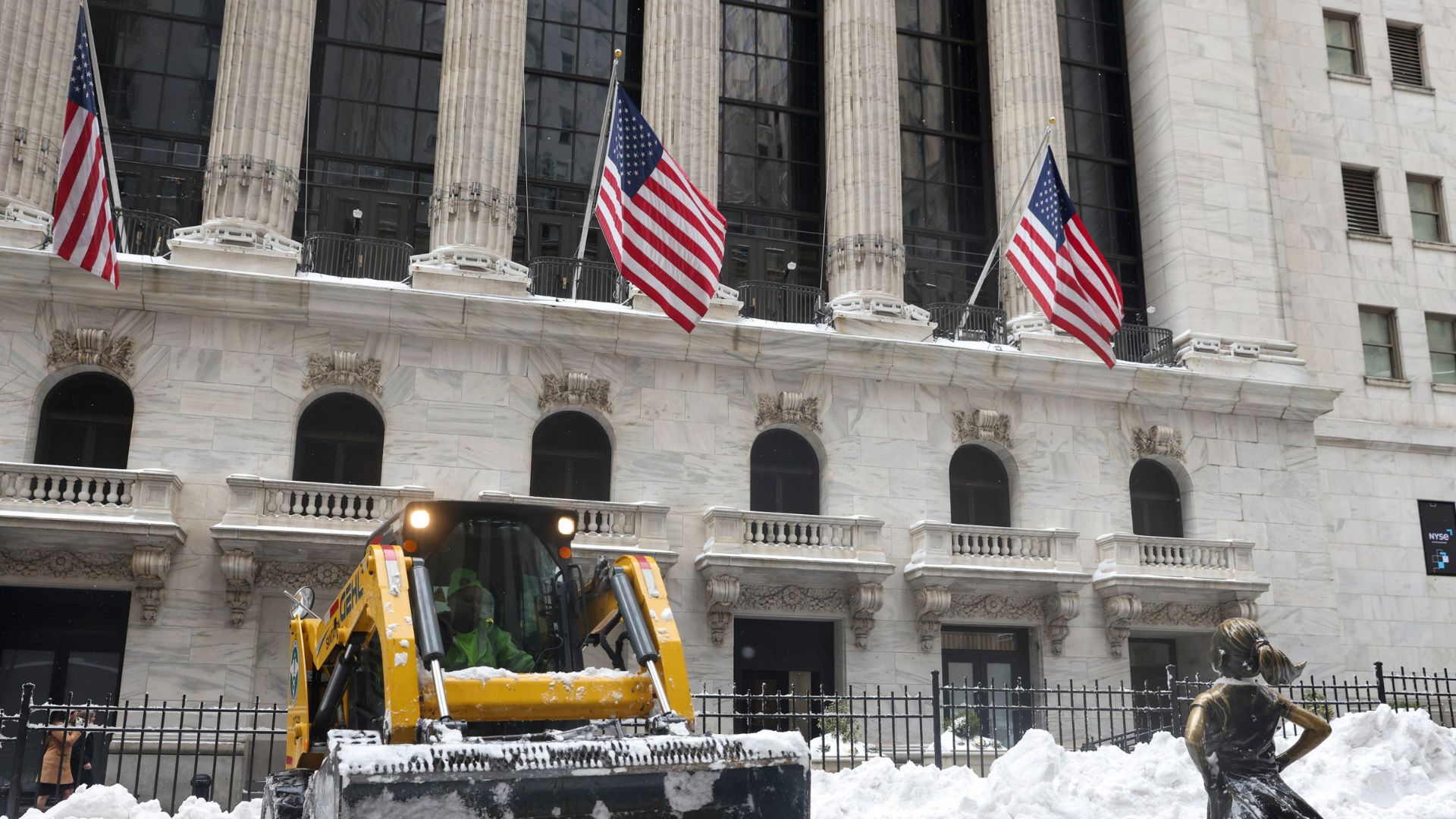 Al menos 15 muertos y casi 800,000 hogares sin electricidad en EE.UU. por tormenta invernal