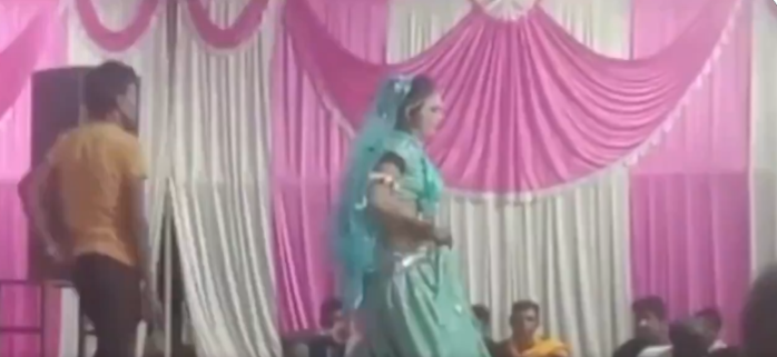 Captura de pantalla del video En el show video India hacha, el cual muestra el caso de Tejmal Gurjar y Banwari Meena