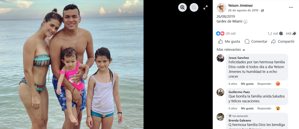 Una de las fotos de Yeison Jiménez en la playa con las que se difundió que actualmente está vivo en Estados Unidos o Hawaii