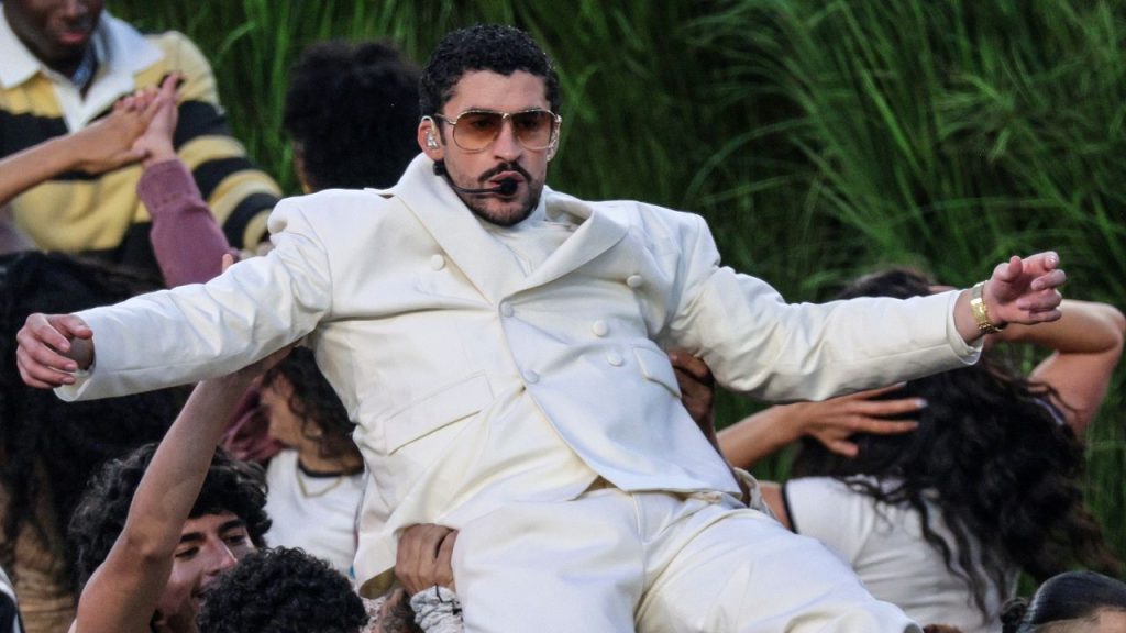Una foto de Bad Bunny en el Super Bowl