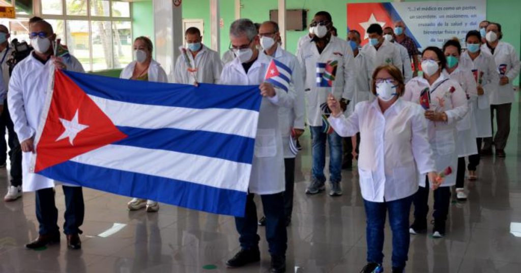 Médicos cubanos