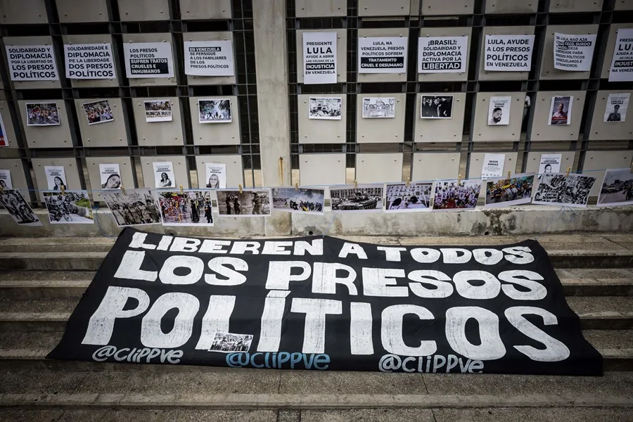Una manta en protesta por presos políticos