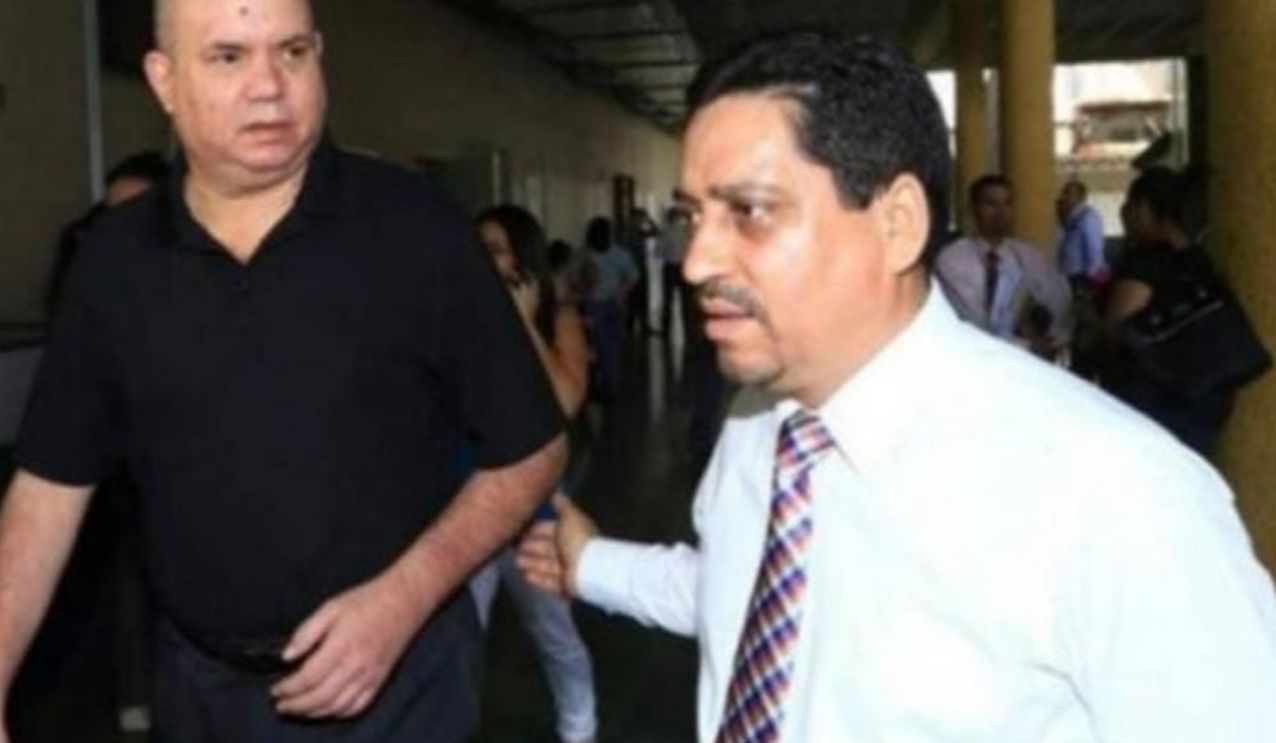 Abogado René Altamirano (derecha) junto al exalcalde Rodolfo Padilla Sunseri.