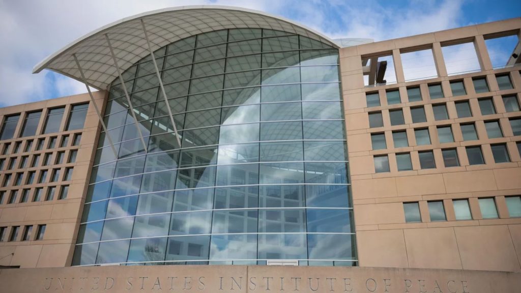 Parte exterior del Instituto de la Paz