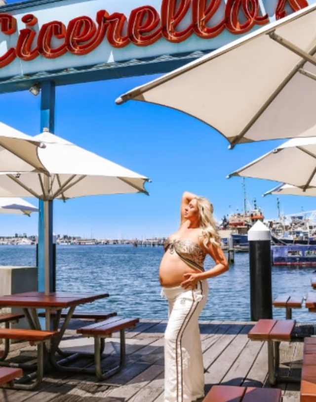 Naomi Tekea Craig posando