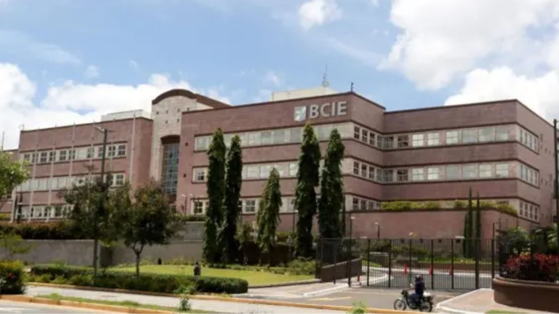 BCIE anuncia nuevas plazas en Honduras: conozca requisitos y cómo aplicar