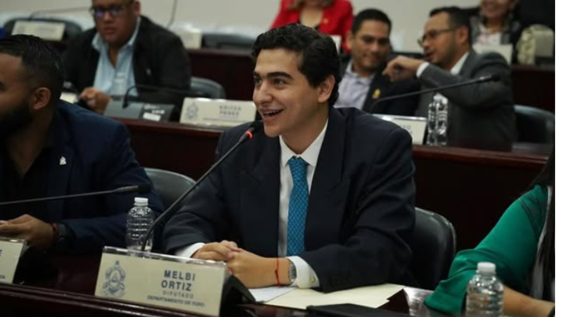 'Gana el pueblo': la primera iniciativa que presentó el diputado más joven de Honduras