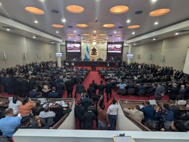 'Se sienten olores extraños': diputado plantea pruebas antidoping en el hemiciclo