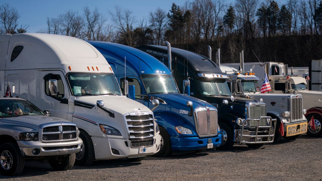 El nuevo requisito para que conductores de camiones obtengan licencia en EE. UU.