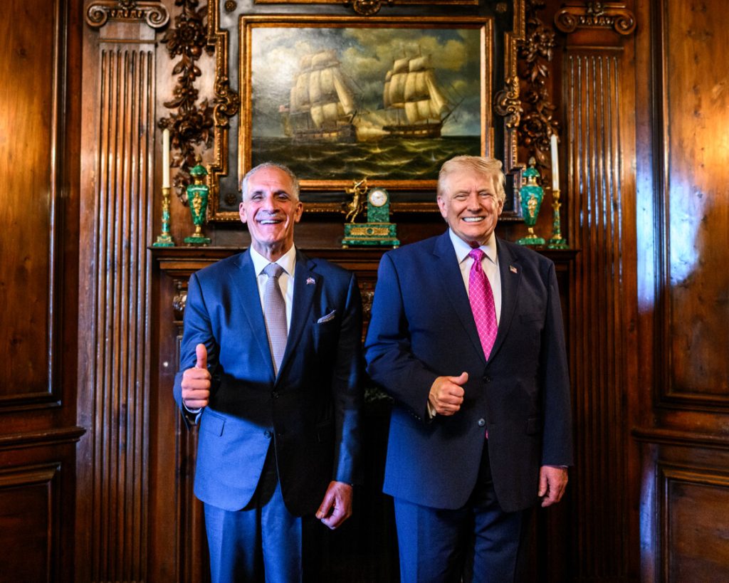 Foto de la reunión entre Nasry Asfura y Donald Trump