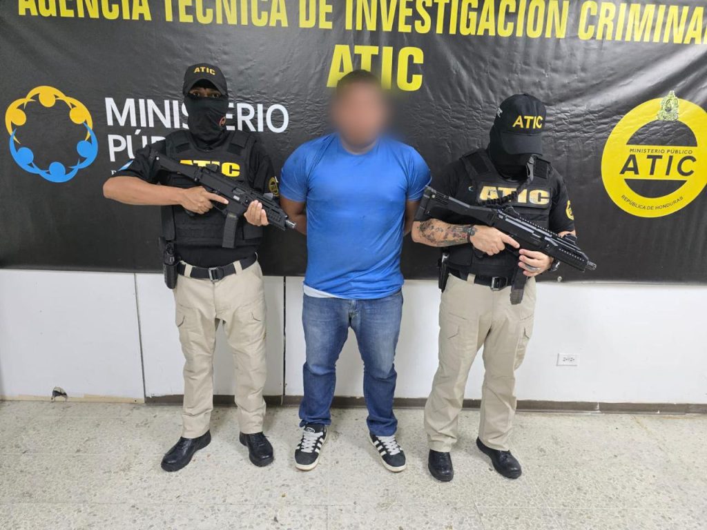 Una foto del detenido