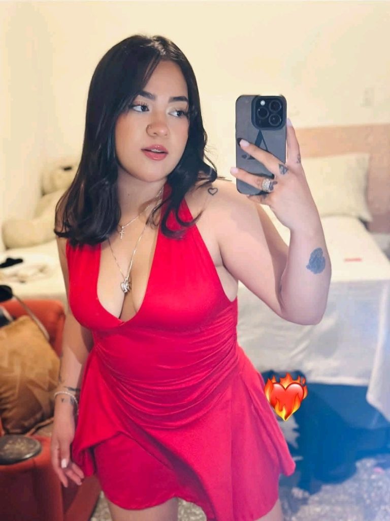 Una foto de la joven