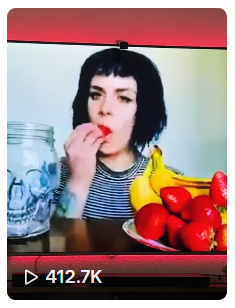 Captura de pantalla del video original licuando sin licuadora, el cual se volvió viral nuevamente