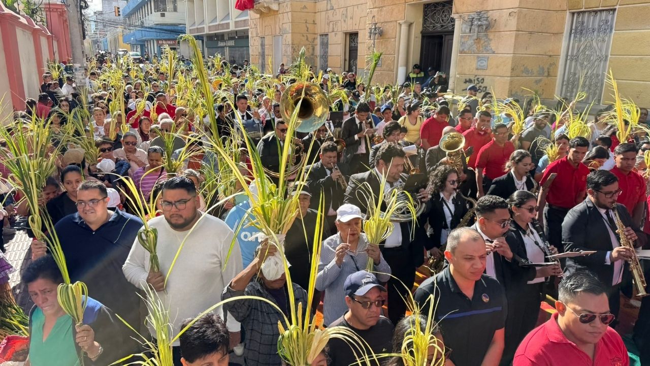 Imagen de Miles de católicos viven con fe y devoción el Domingo de Ramos en Tegucigalpa