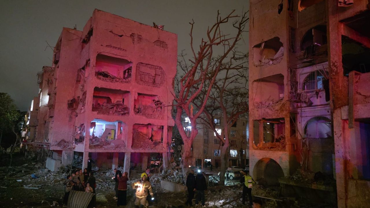 Imagen de Ataque iraní en la mayor instalación nuclear de Israel deja decenas de heridos