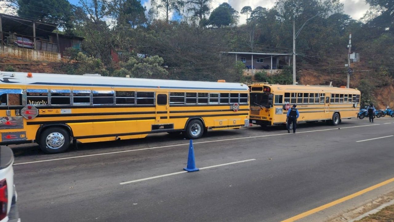 Imagen de 'Iban al clásico en Tegucigalpa' lo decomisado en bus de barra 'Mega Locos'