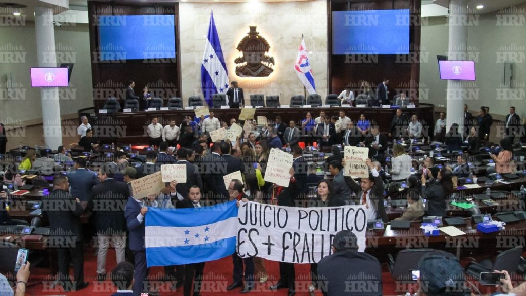 Diputados durante la discusión del juicio político en Congreso Nacional.