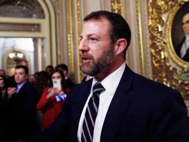 Imagen de ¿Quién es Markwayne Mullin?, el sustituto de Kristi Noem en Seguridad Nacional