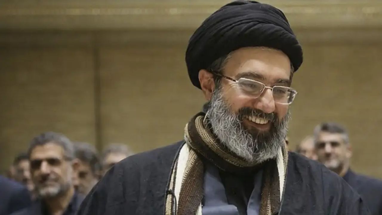 Imagen de Mojtaba Jameneí, hijo del fallecido ayatolá, elegido como nuevo líder supremo de Irán