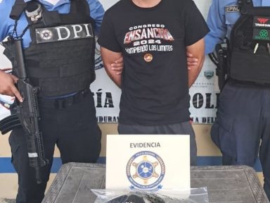 Imagen de Ingresó a su habitación: revelan cómo padrastro intentó degollar a su hijastra en Roatán